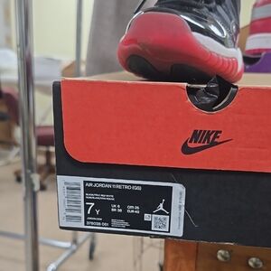 Nike Air Jordan 11 Retro GS - Black/Red/White